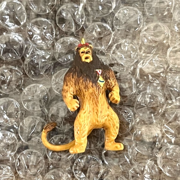 Hallmark Keepsake Ornament 2003 MINIATURE Cowardly Lion Wizard Of Oz - Picture 9 of 12